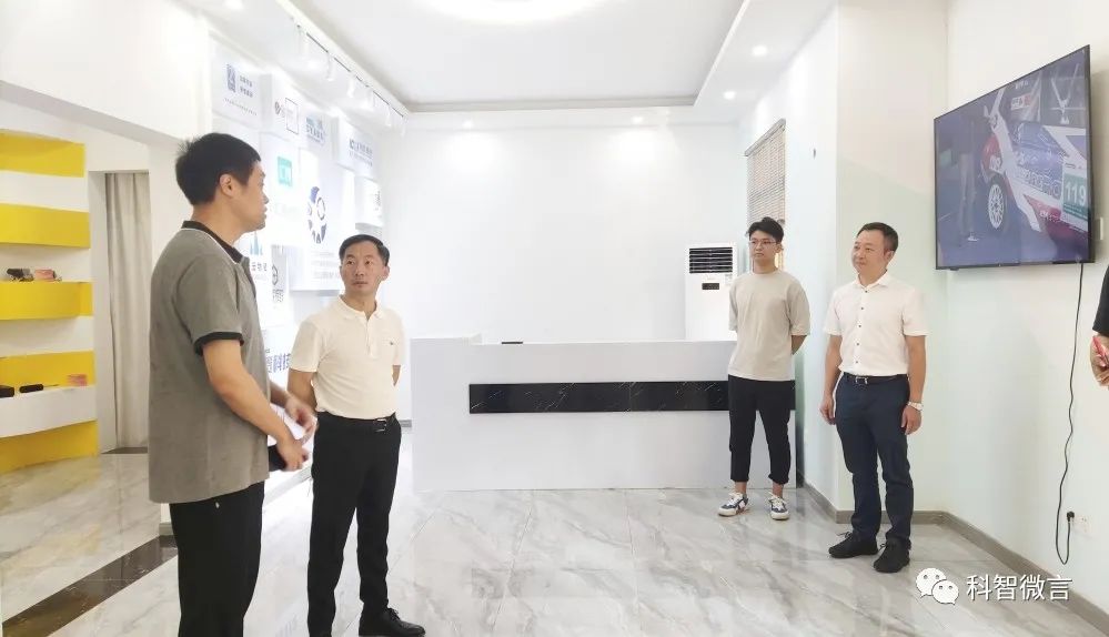 北碚區供銷聯社領導蒞臨八爪魚互聯網教育產業園考察指導